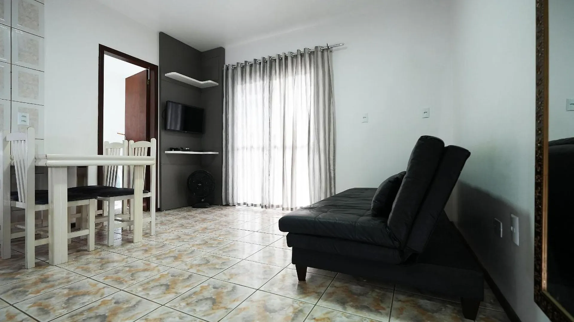 Residencial Adolfo - Mestre Naro Bombinhas Lägenhet