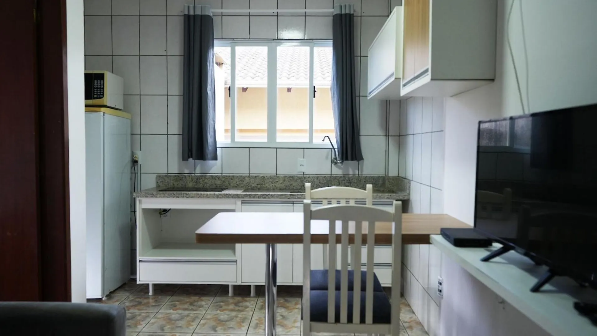Residencial Adolfo - Mestre Naro Bombinhas Brasilien